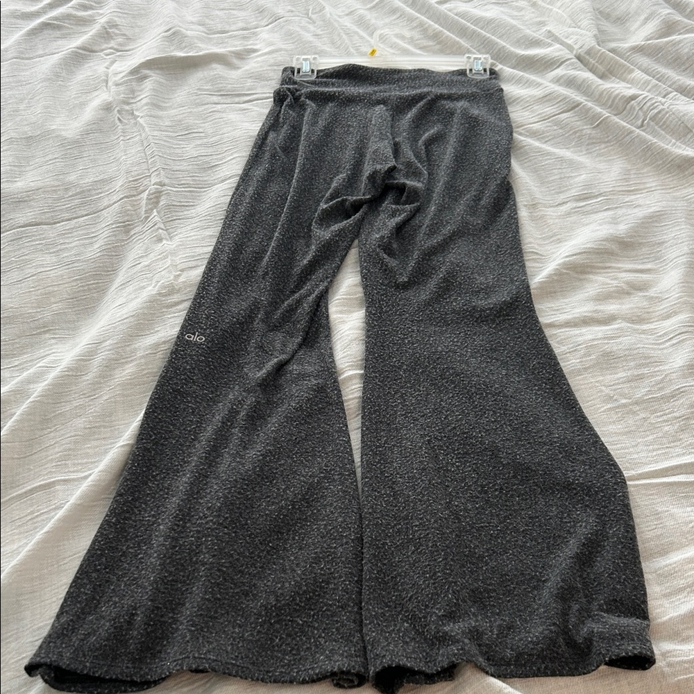 ALO Yoga Charcoal Leggings - Picture 3 of 3